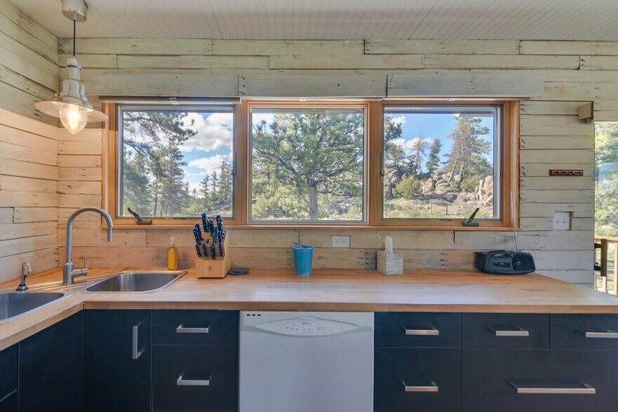 Building Photo - 465 Springmeadow Way