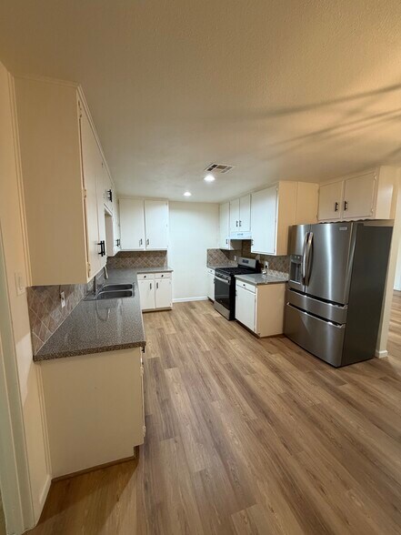Building Photo - 319 Allen Dr
