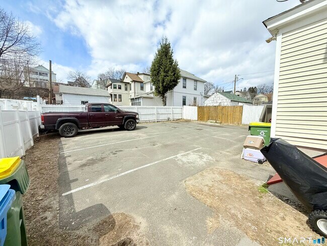 Building Photo - 31 Beecher Ave