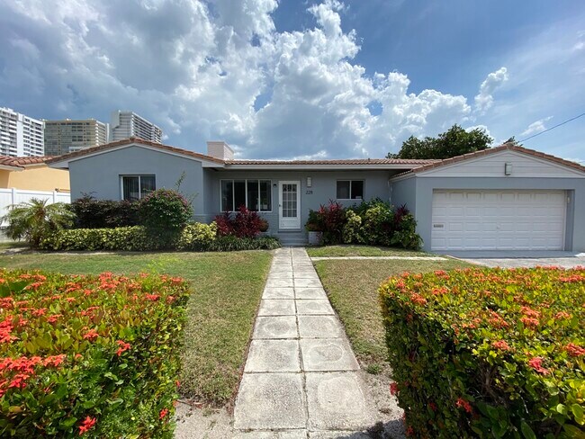 Building Photo - 228 Codrington Dr