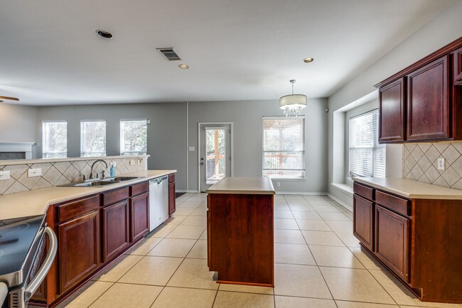 Building Photo - 3-BEDROOM HOME IN GATED COMMUNITY