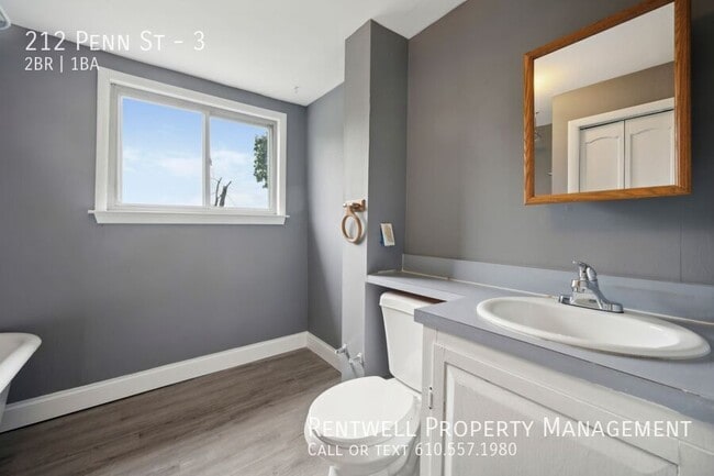Building Photo - 2 Bedroom - 1 Bath Apartment located Ridle...