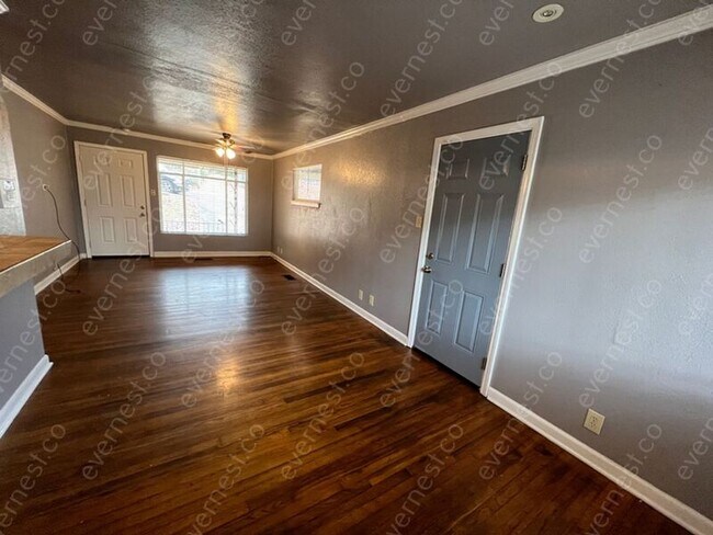 Building Photo - 2 Woodcliff Cir