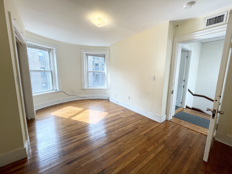 Building Photo - 76 Saint Stephen St