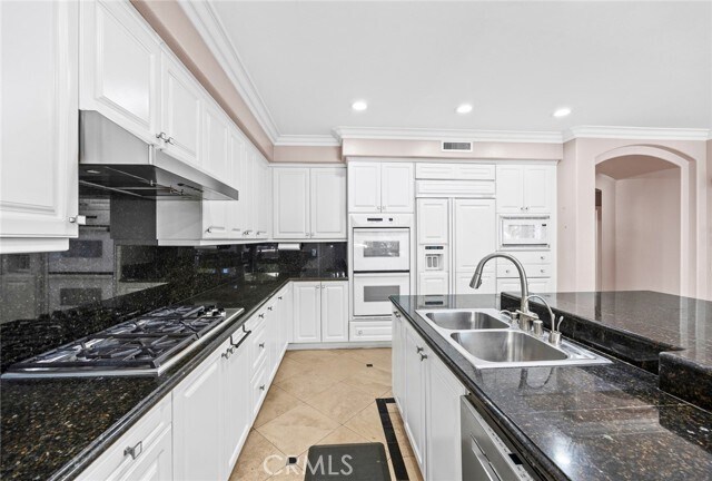 Building Photo - 996 N Antonio Cir