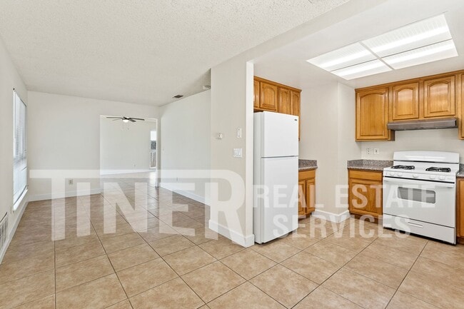 Building Photo - 9586 Meadowgreen Cir