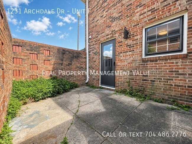 Building Photo - 1231 Archdale Dr