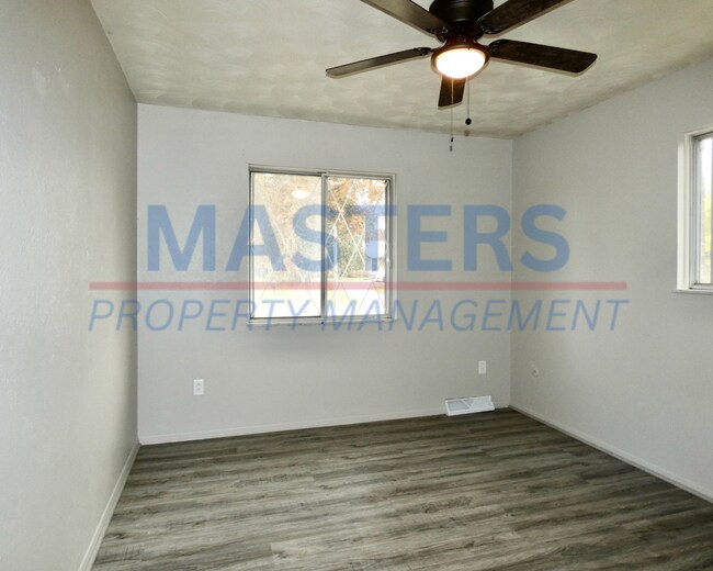 Building Photo - 2017 Garden Ln