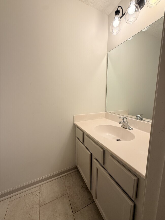 Building Photo - 817 15th St