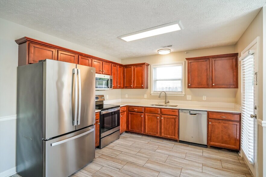 Building Photo - 1632 Beaconcrest Cir