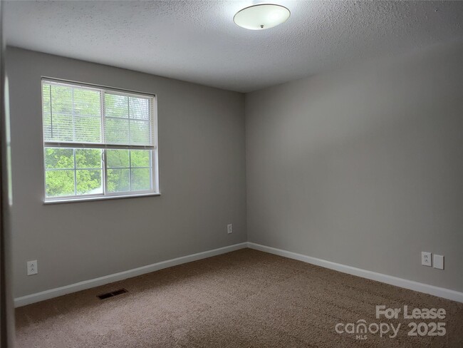 Building Photo - 7200 Oswego Ct