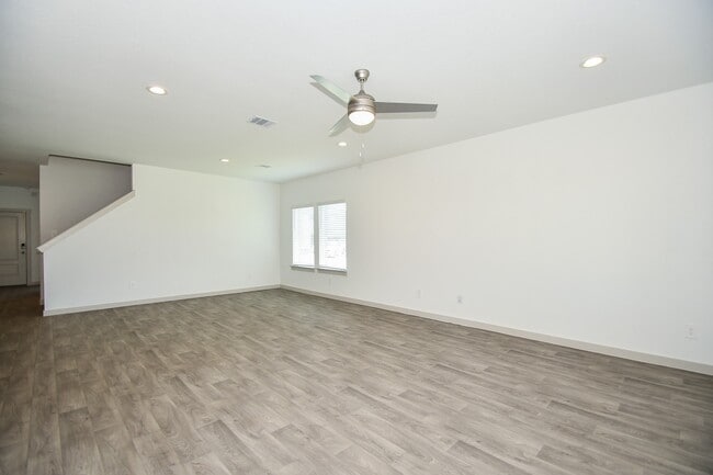 Building Photo - 8034 House bank Ln