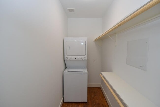 Building Photo - 119 E 26th St