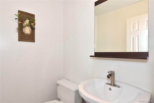 Building Photo - 352 Carroll Close