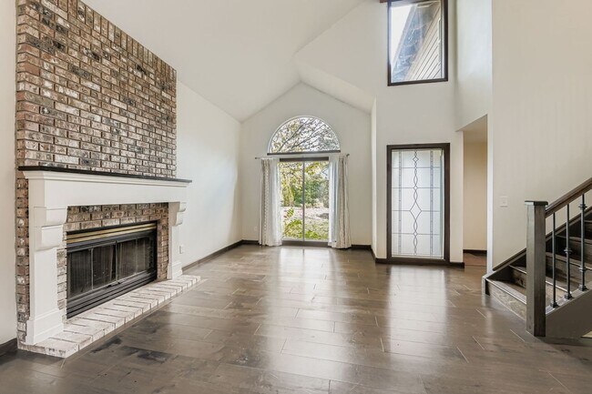 Building Photo - 3BR/3BA Beaverton Home — Central A/C, Vaulted Ceilings, Fenced Yard & 2-Car Garage | No HOA