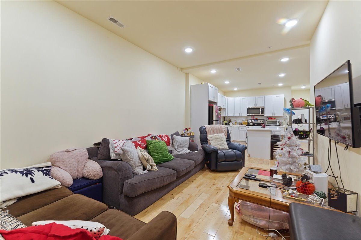 Building Photo - 1945 N Gratz St