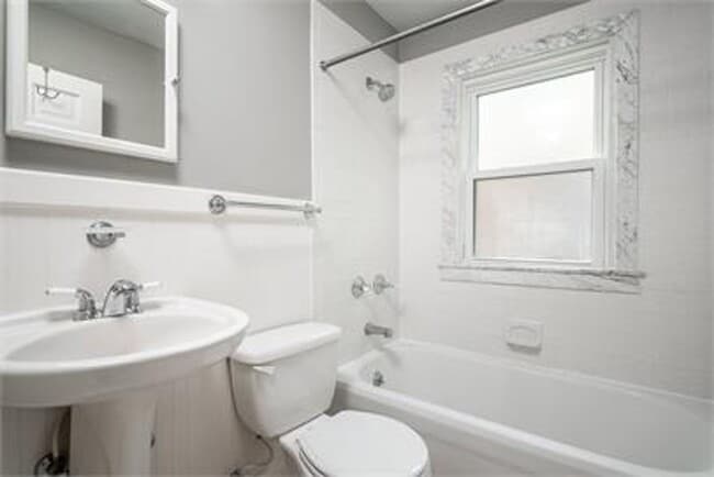 Building Photo - CHARMING HOME IN ST MATTHEWS FOR RENT