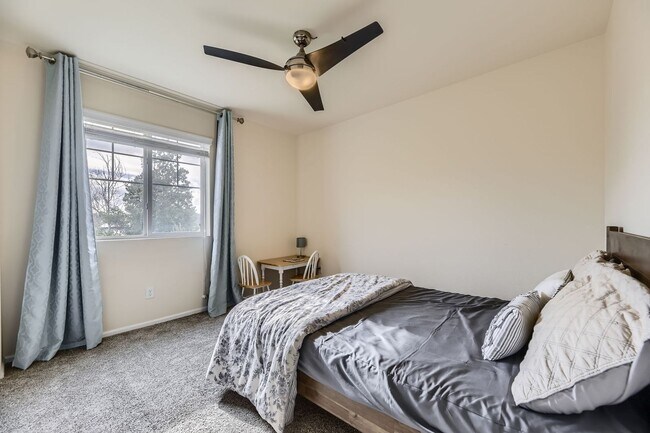 Building Photo - Beautiful 2 story 2,518 sq ft 4 bed 2.5 bath single family home