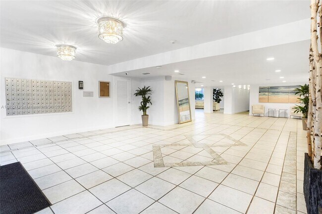Building Photo - 2821 N Miami Beach Blvd