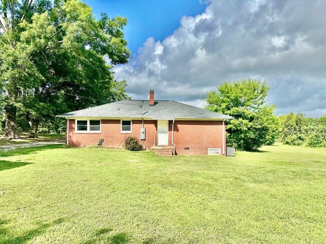 Building Photo - 3351 Strait Rd