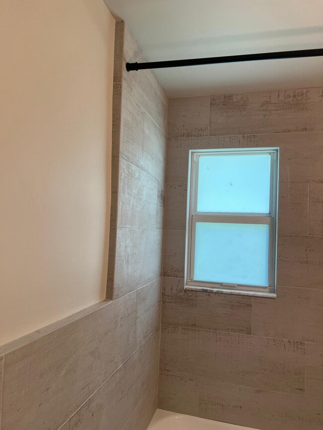 Building Photo - 515 N 7th St