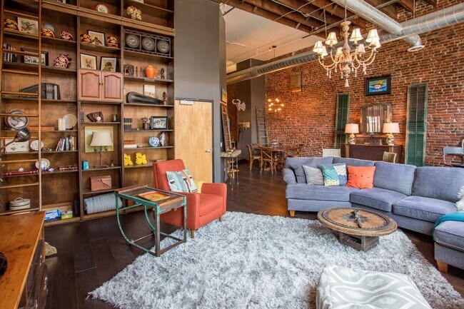 Building Photo - One of a Kind Furnished Condo in the Heart...