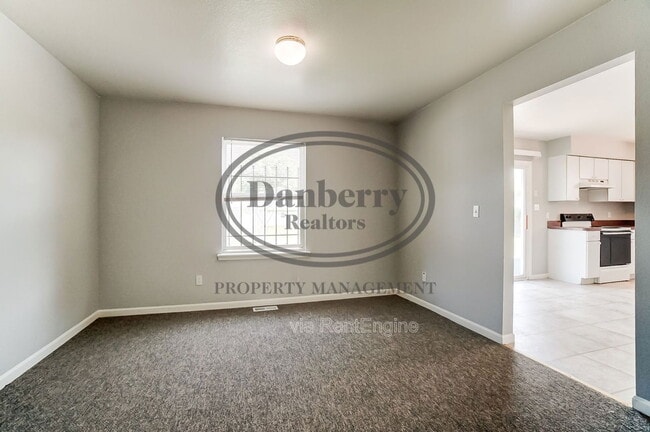 Building Photo - 3704 Willow Run Dr