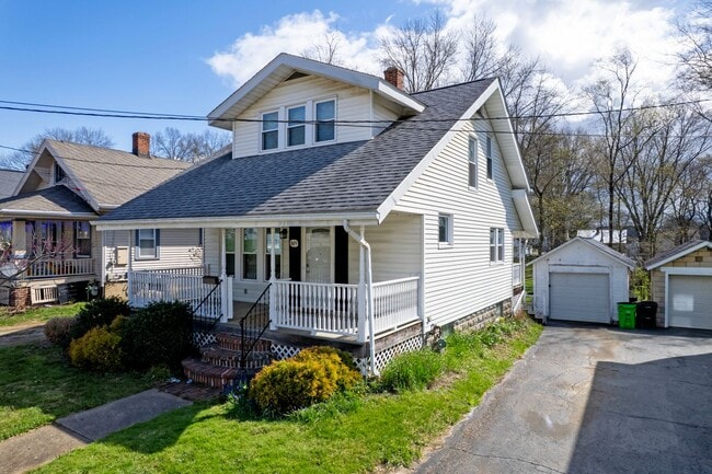 Building Photo - 809 Gasche St