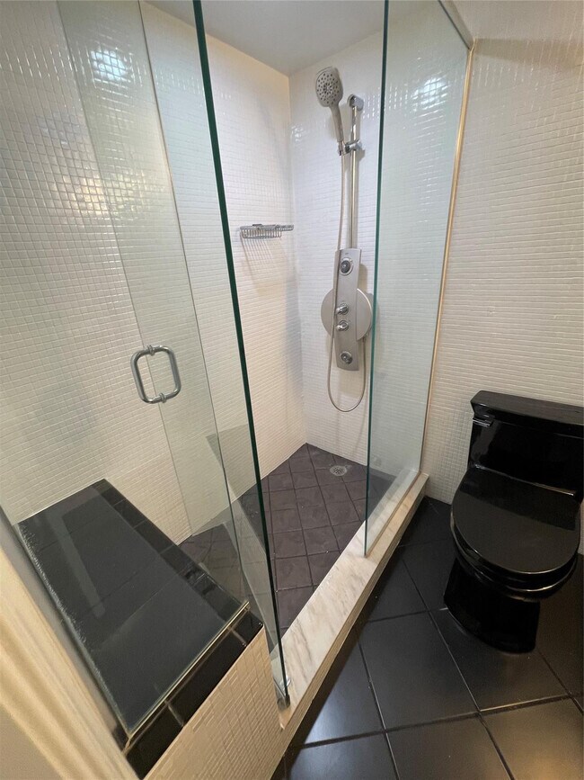 Building Photo - 374 Golfview Rd