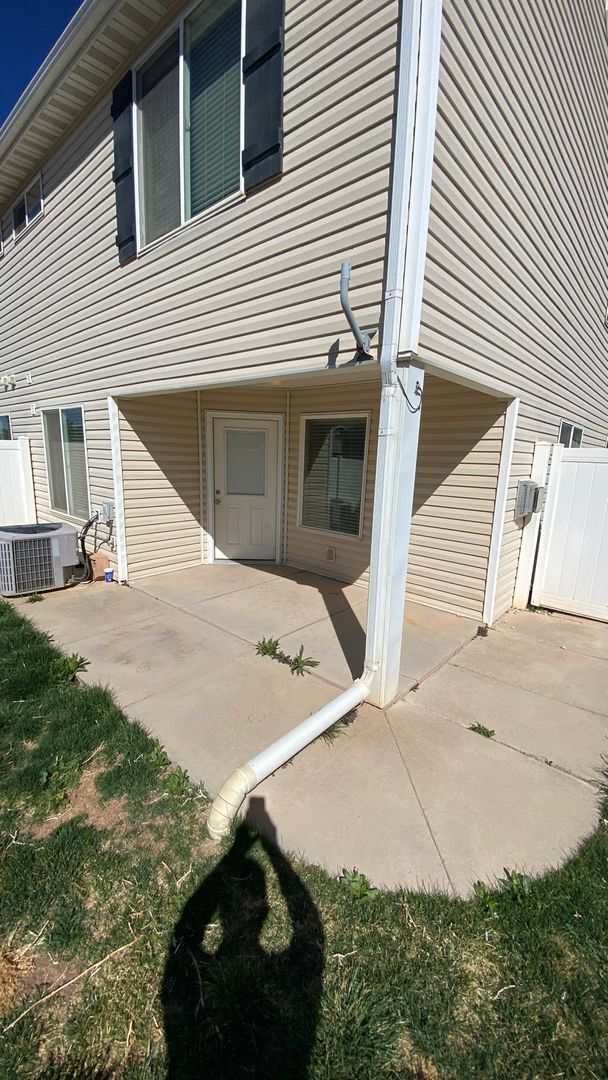 Building Photo - Move-in Bonus!! 3 bed -2.5 bath Twin Home