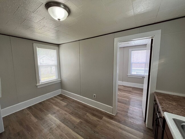 Building Photo - 310 W Arnold St