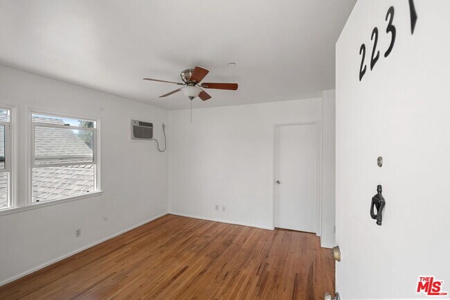 Building Photo - 2231 Laverna Ave