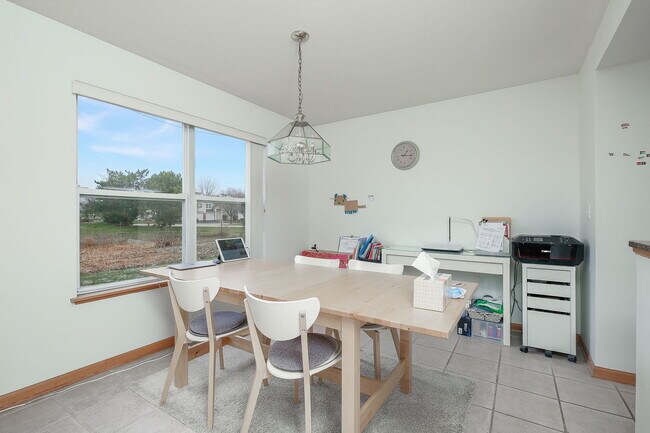 Building Photo - 904 Waterford Ln