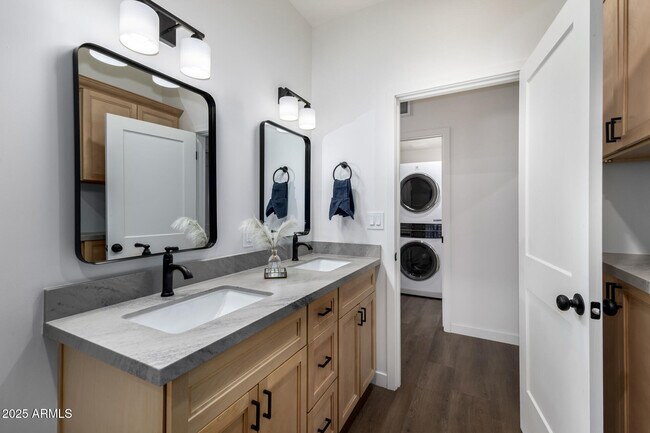 Building Photo - 12005 N Panorama Dr