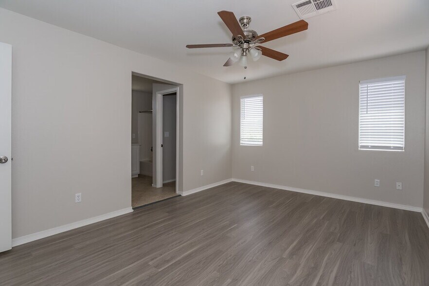 Building Photo - 530 Eresma St