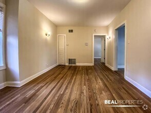 Building Photo - 1 bedroom in CHICAGO IL 60613