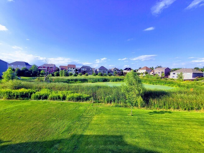 Building Photo - Luxurious 5-Bedroom, 4-Bath Home in Hennep...