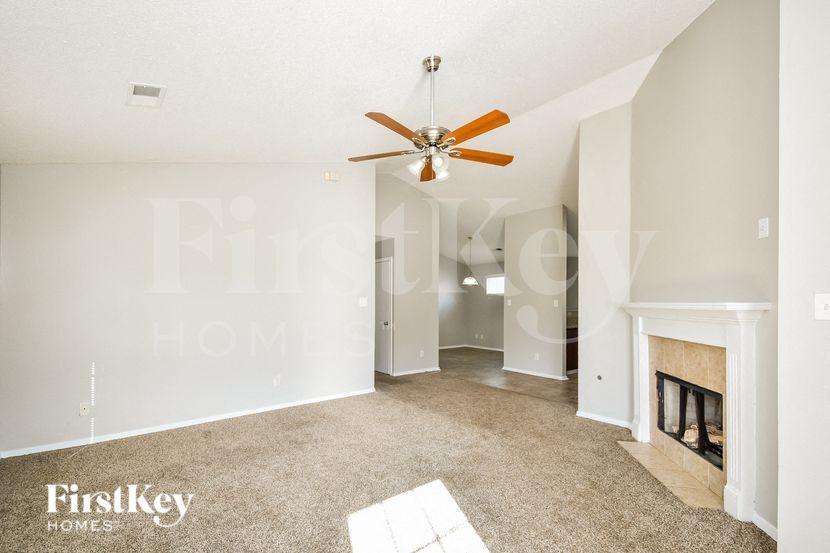 Building Photo - 4820 Royal Run Dr