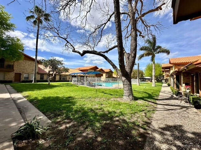 Building Photo - 29 W Dallas Ave