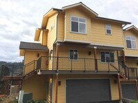 Building Photo - Blueberry Tri-Plex