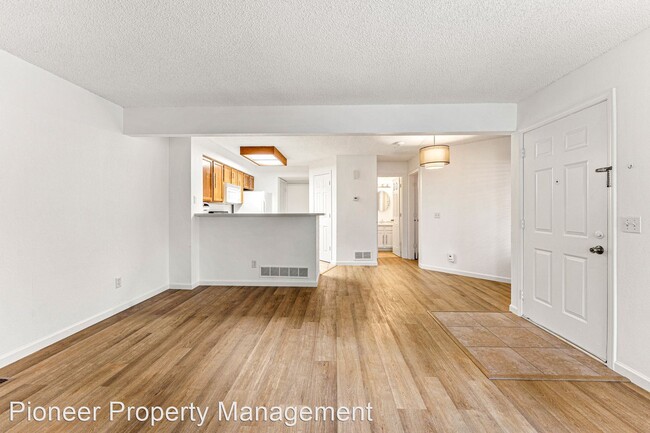 Building Photo - 2 br, 1 bath House - 940 S Dahlia St #A