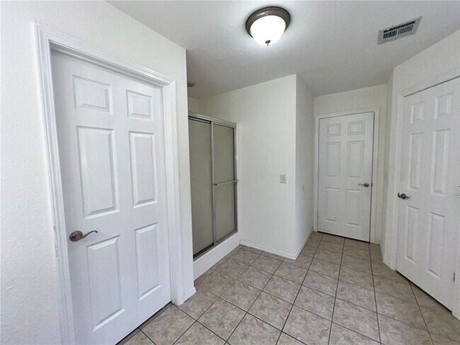 Building Photo - 2403 SW 20th St