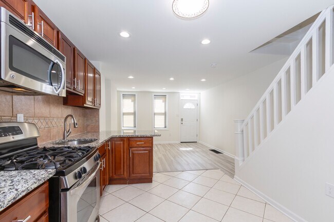 Building Photo - 2711 Oakford St