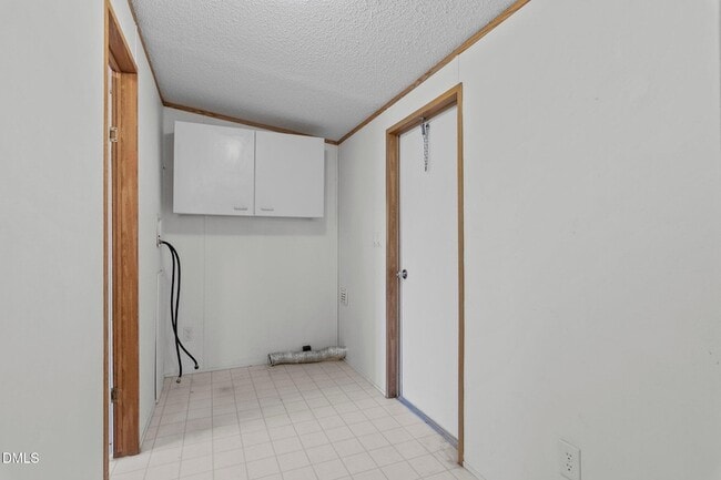 Building Photo - 1385 Live Oak Rd