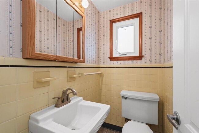 Building Photo - 3635 Poplar Ave