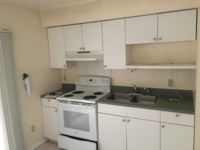 Building Photo - CUTE APOPKA 2 BED 1 BATH RENTAL DUPLEX