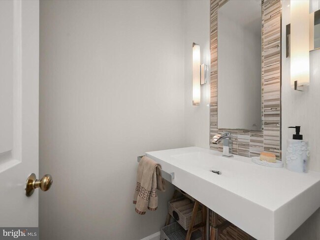 Building Photo - 7704 Zulima Ct
