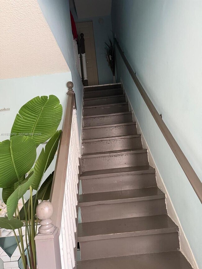 Building Photo - 1255 W 53rd St