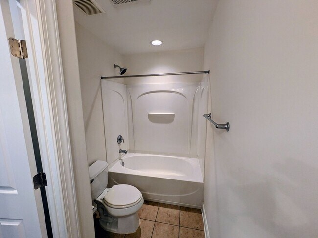 Building Photo - 4988 Wyngate Village Dr
