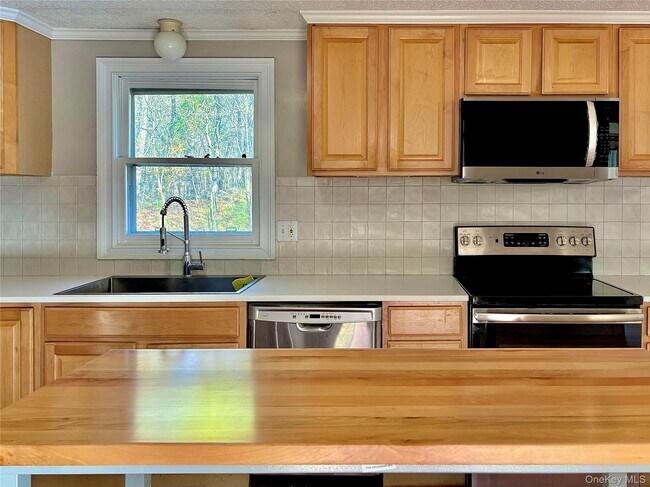 Building Photo - 19 Crosmour Rd